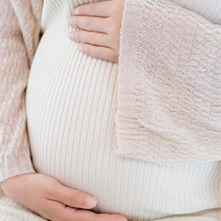 AI将有助于维持🇰🇮需求，但领先🔜的OEM品牌厂商✋内部自研SoC采🛏用率的上升，将继🚴‍♀️